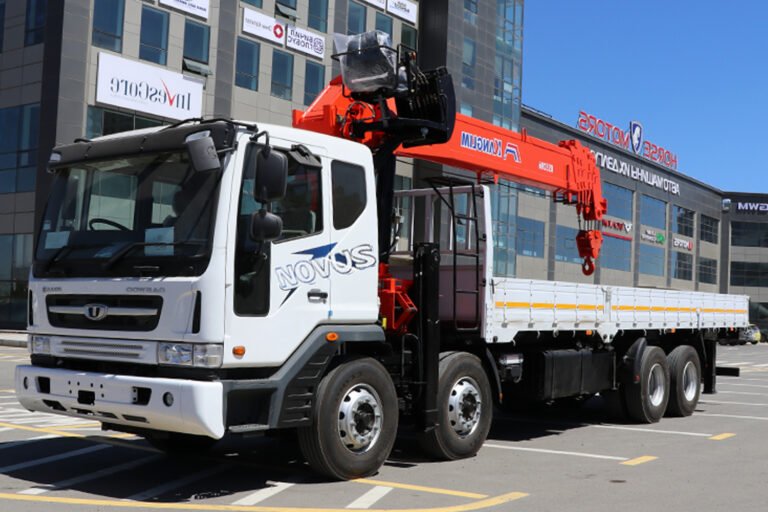 NOVUS 8×4 crane truck