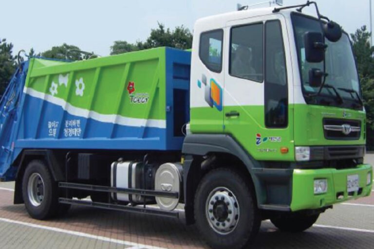 NOVUS 4×2 garbage press pack truck