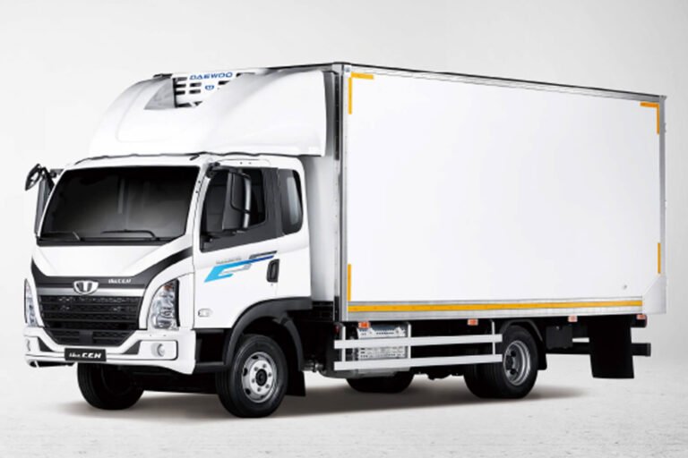 DEXEN 4×2 refrigerated truck