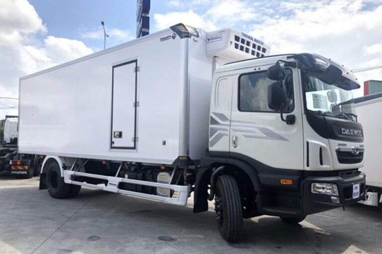 MAXIMUS 4×2 refrigerated truck