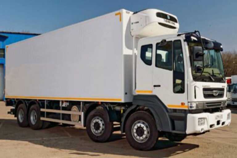 NOVUS 8×4 refrigerated truck
